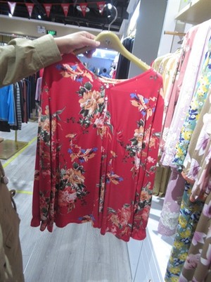 服裝商場實拍圖庫_全球服裝零售批發(fā)市場實拍_服裝展會實拍